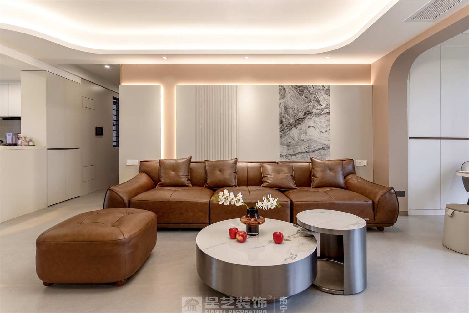 龍光天瀛140平意式輕奢客廳裝修完工實(shí)景圖