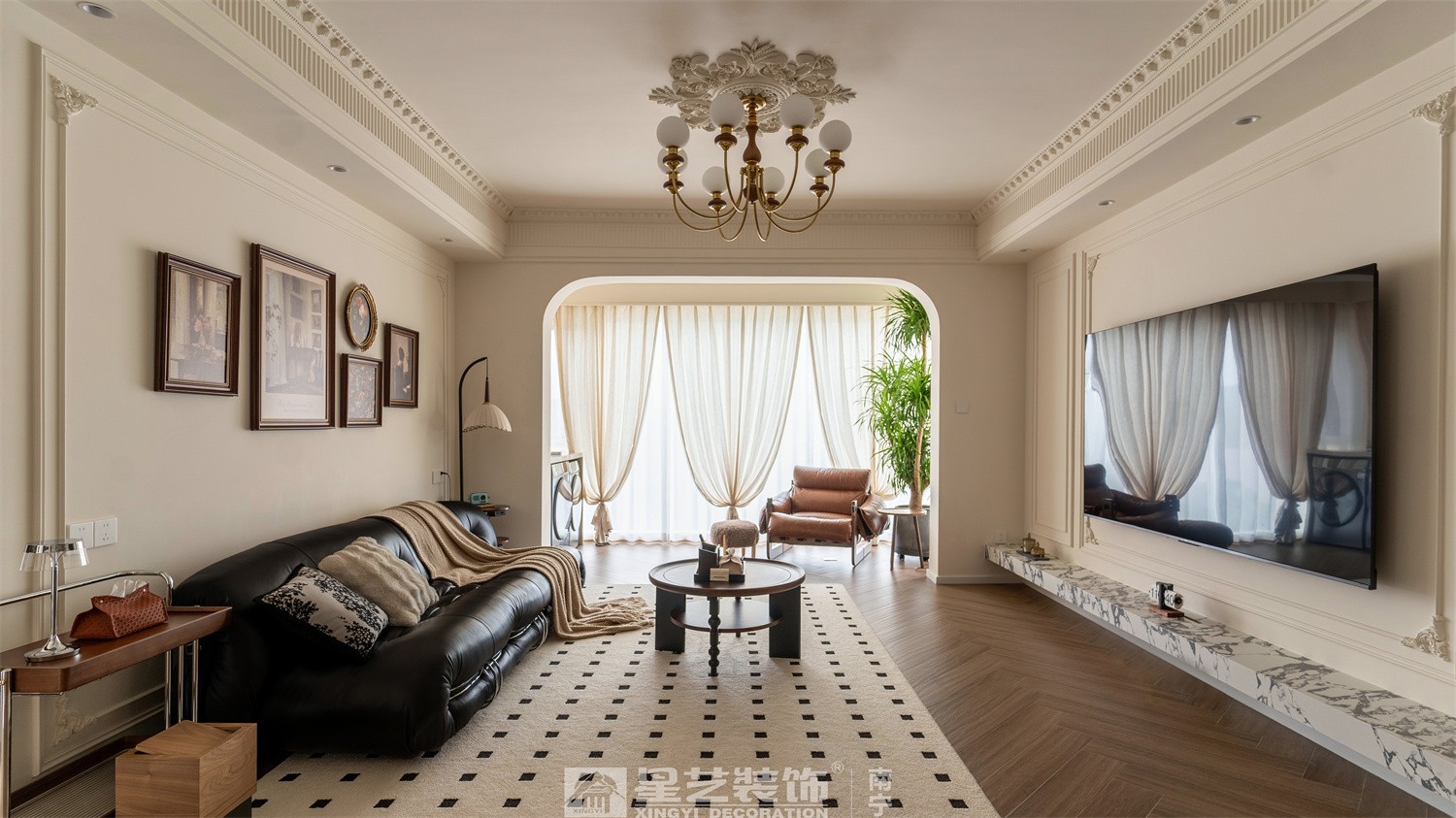 湖畔書院150平法式中古風(fēng)客廳裝修完工實景圖