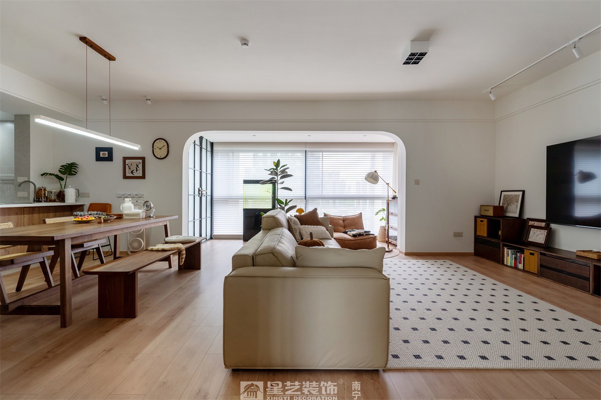 金科博翠山180平中古風(fēng)裝修客廳完工實景圖