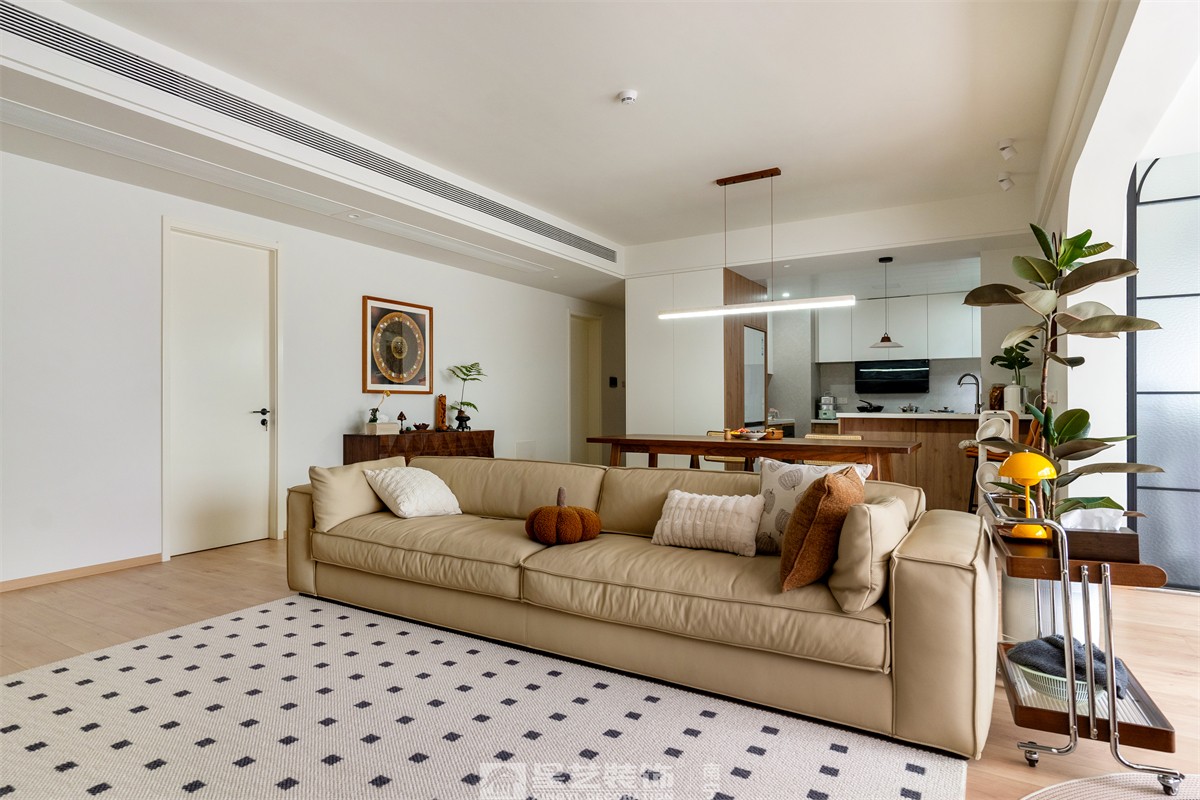 金科博翠山180平中古風(fēng)裝修客廳完工實景圖