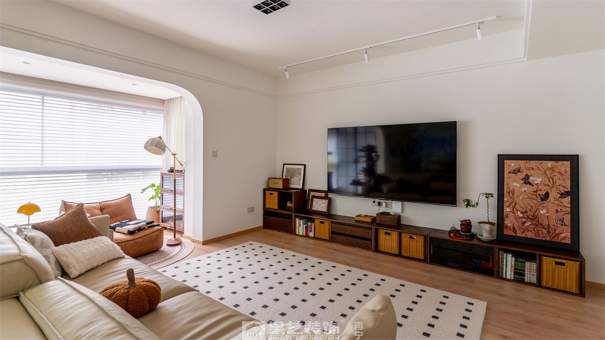 金科博翠山180平中古風(fēng)裝修客廳完工實景圖