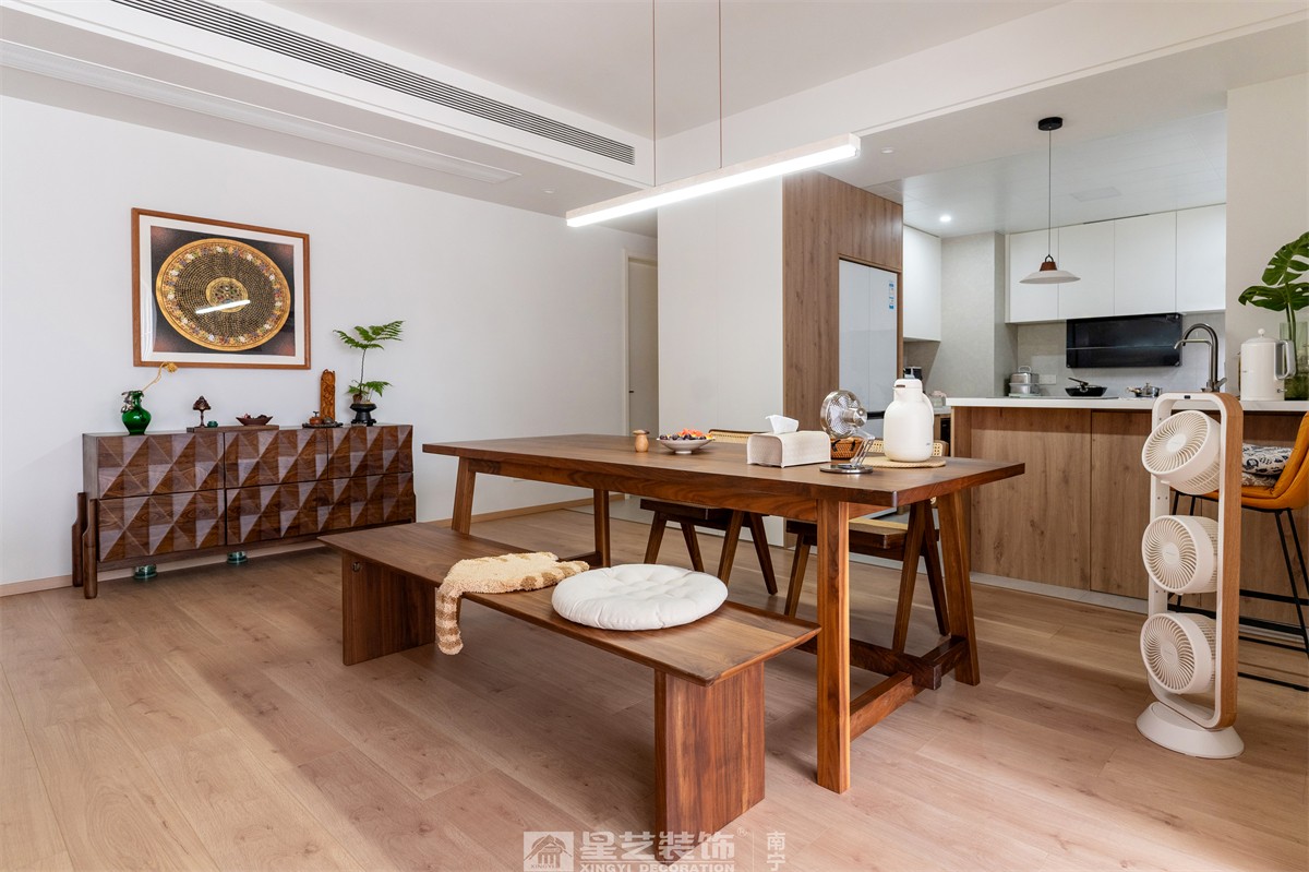 金科博翠山180平中古風(fēng)裝修餐廳完工實景圖