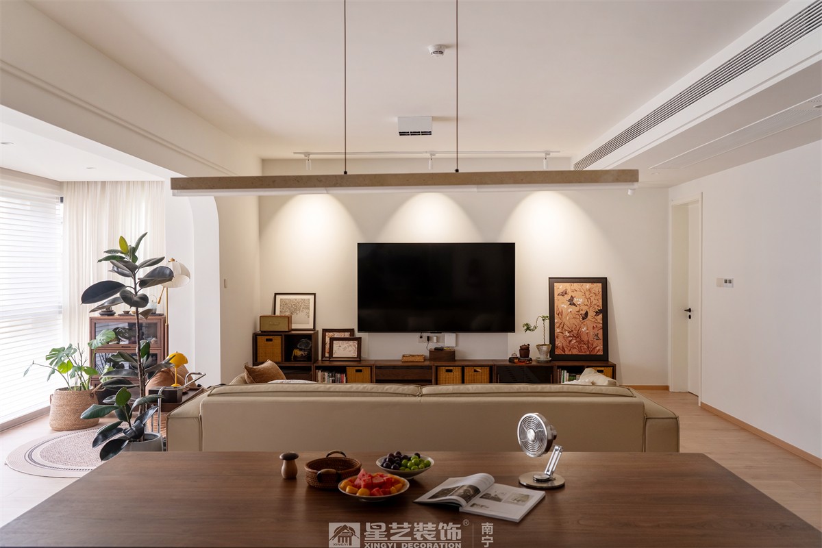 金科博翠山180平中古風(fēng)裝修客廳完工實景圖