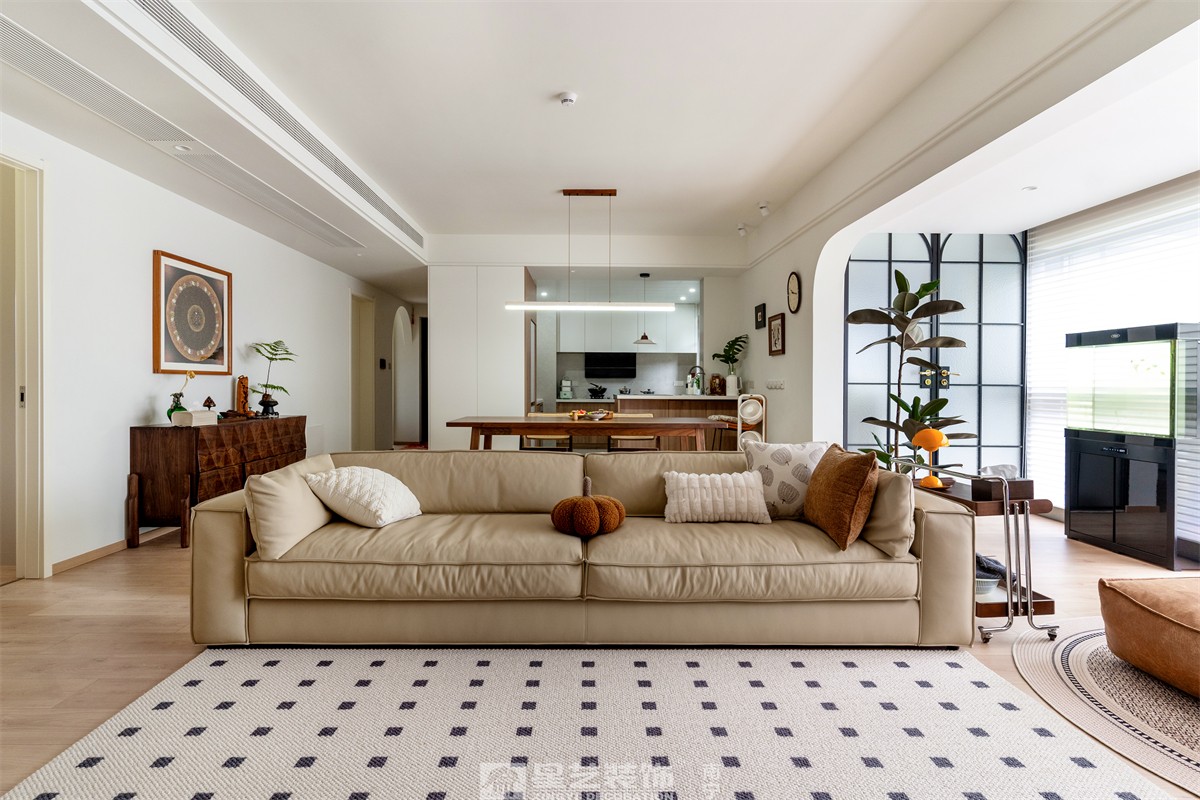 金科博翠山180平中古風(fēng)裝修客廳完工實景圖