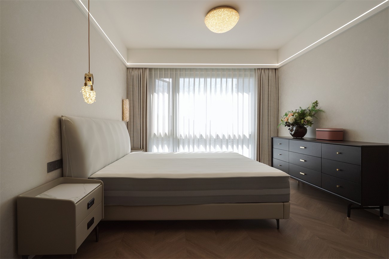 中海湖上景明意式輕奢137平臥室裝修實(shí)景圖