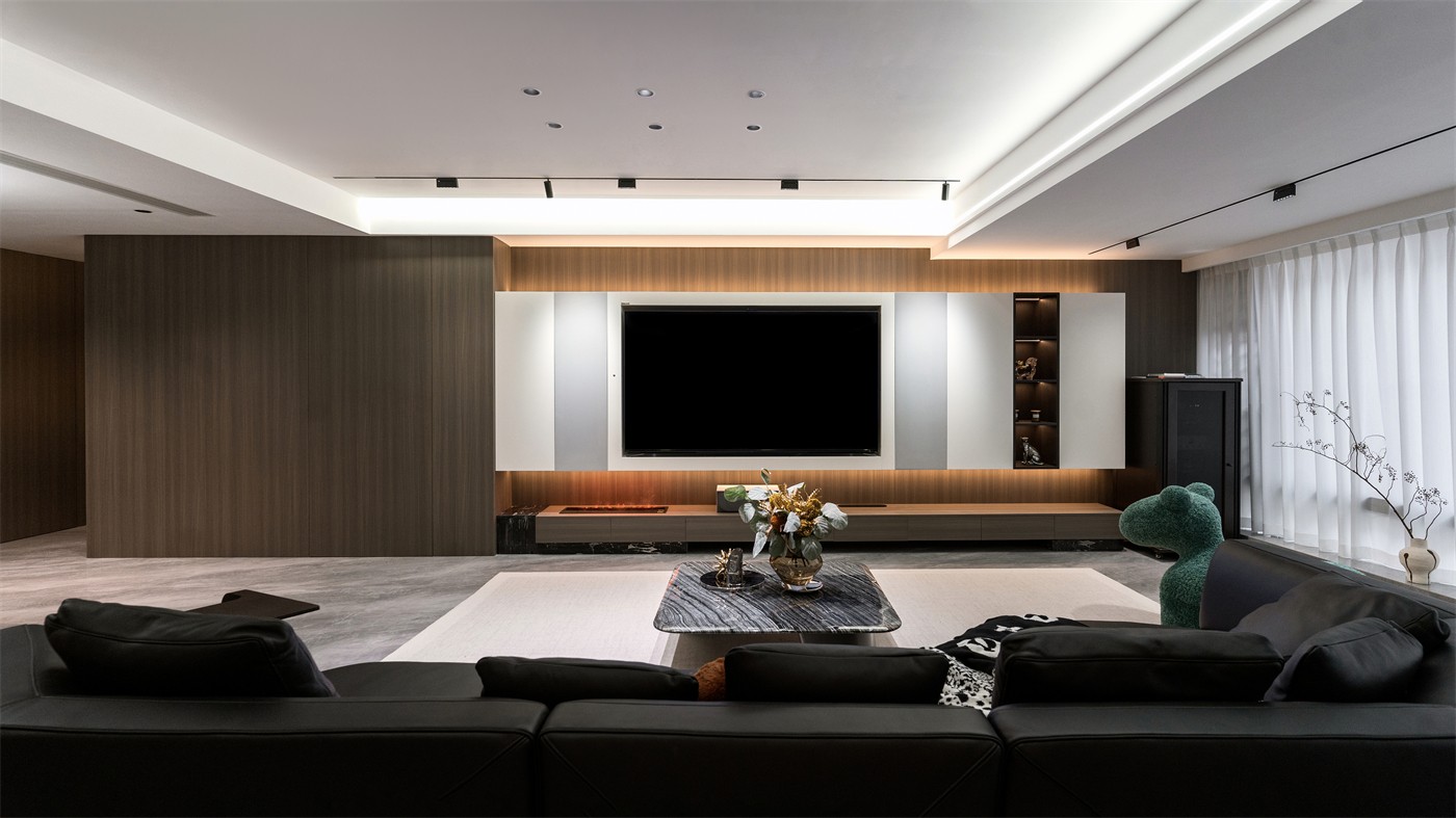 保利冠江墅143平意式輕奢客廳裝修完工實(shí)景圖