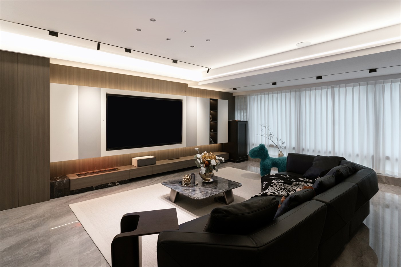 保利冠江墅143平意式輕奢客廳裝修完工實(shí)景圖