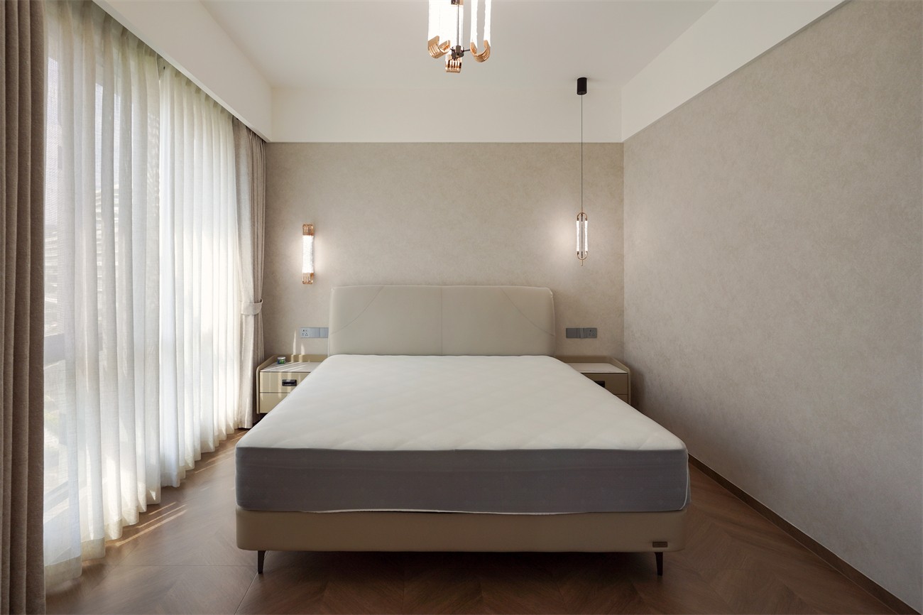 中海湖上景明意式輕奢137平臥室裝修實(shí)景圖