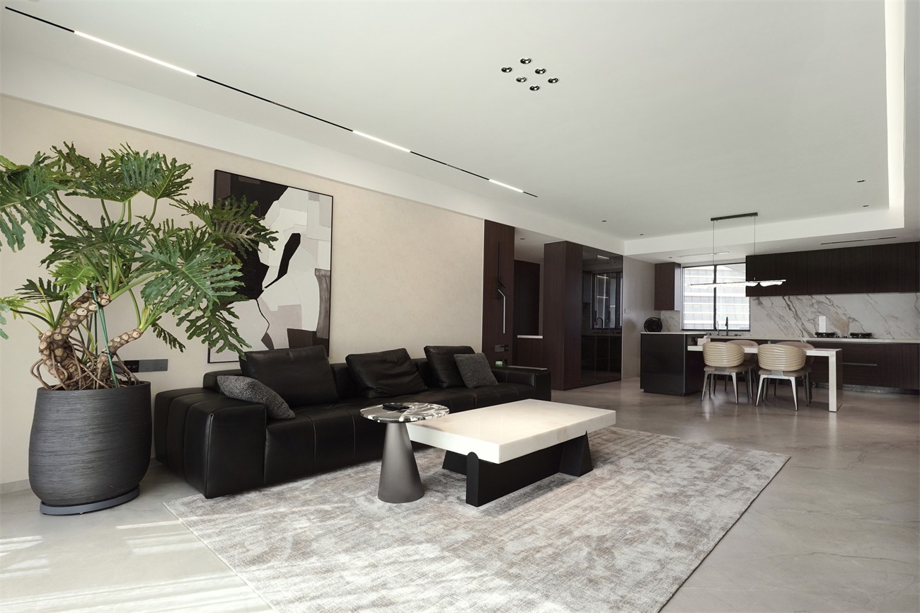 中海湖上景明意式輕奢137平客廳裝修實(shí)景圖