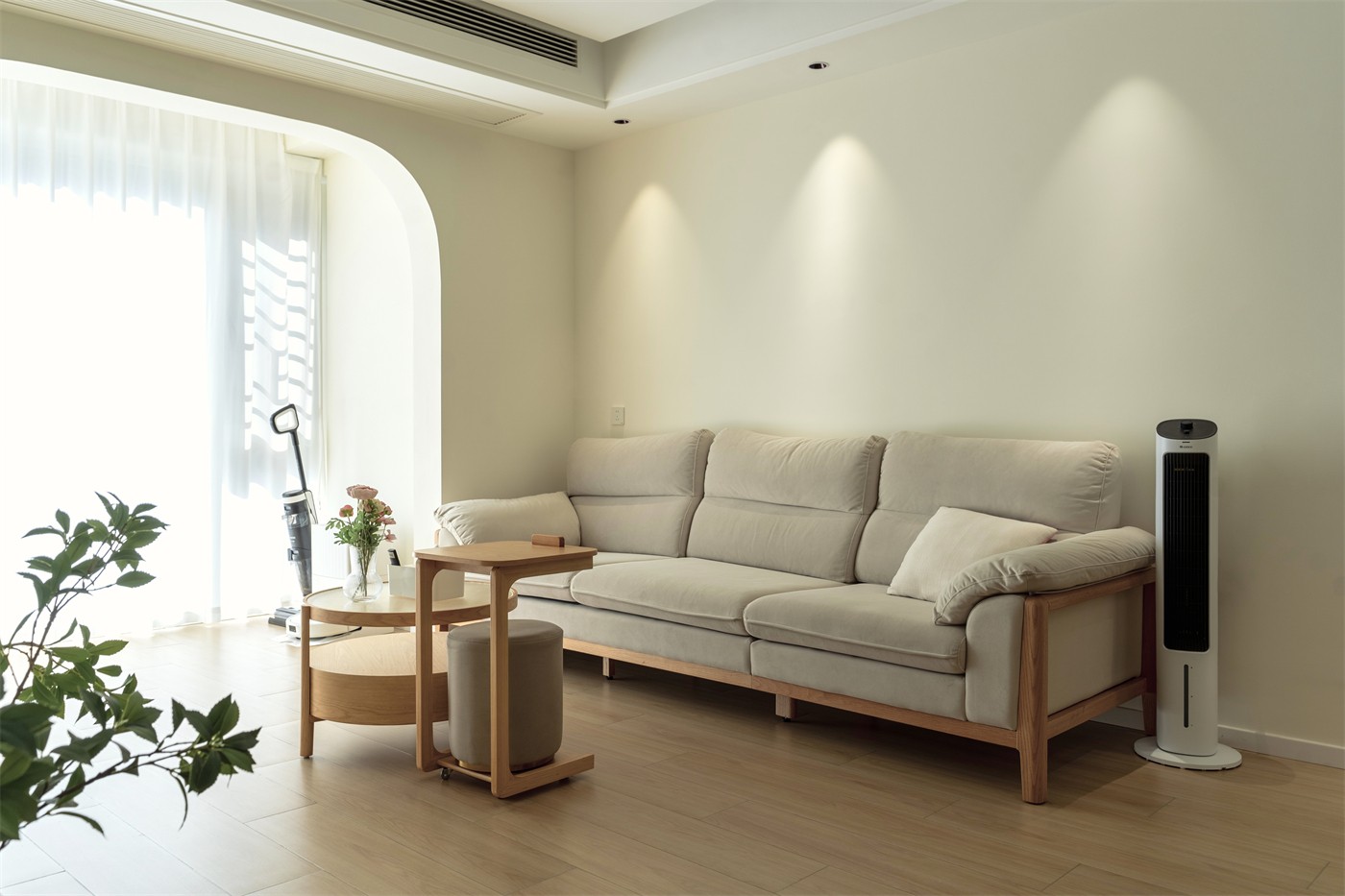 保利領(lǐng)秀廣場(chǎng)75平奶油風(fēng)客廳裝修實(shí)景圖