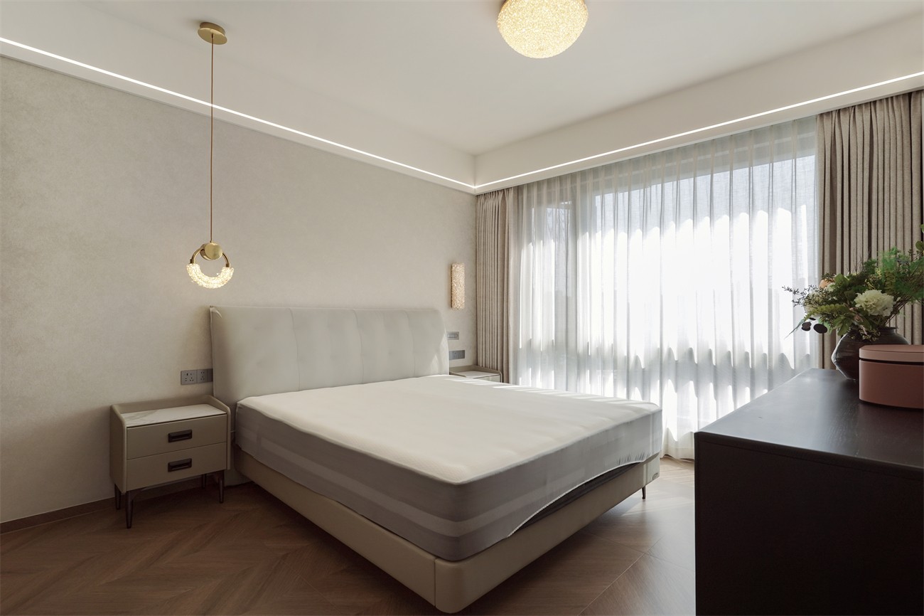 中海湖上景明意式輕奢137平臥室裝修實(shí)景圖