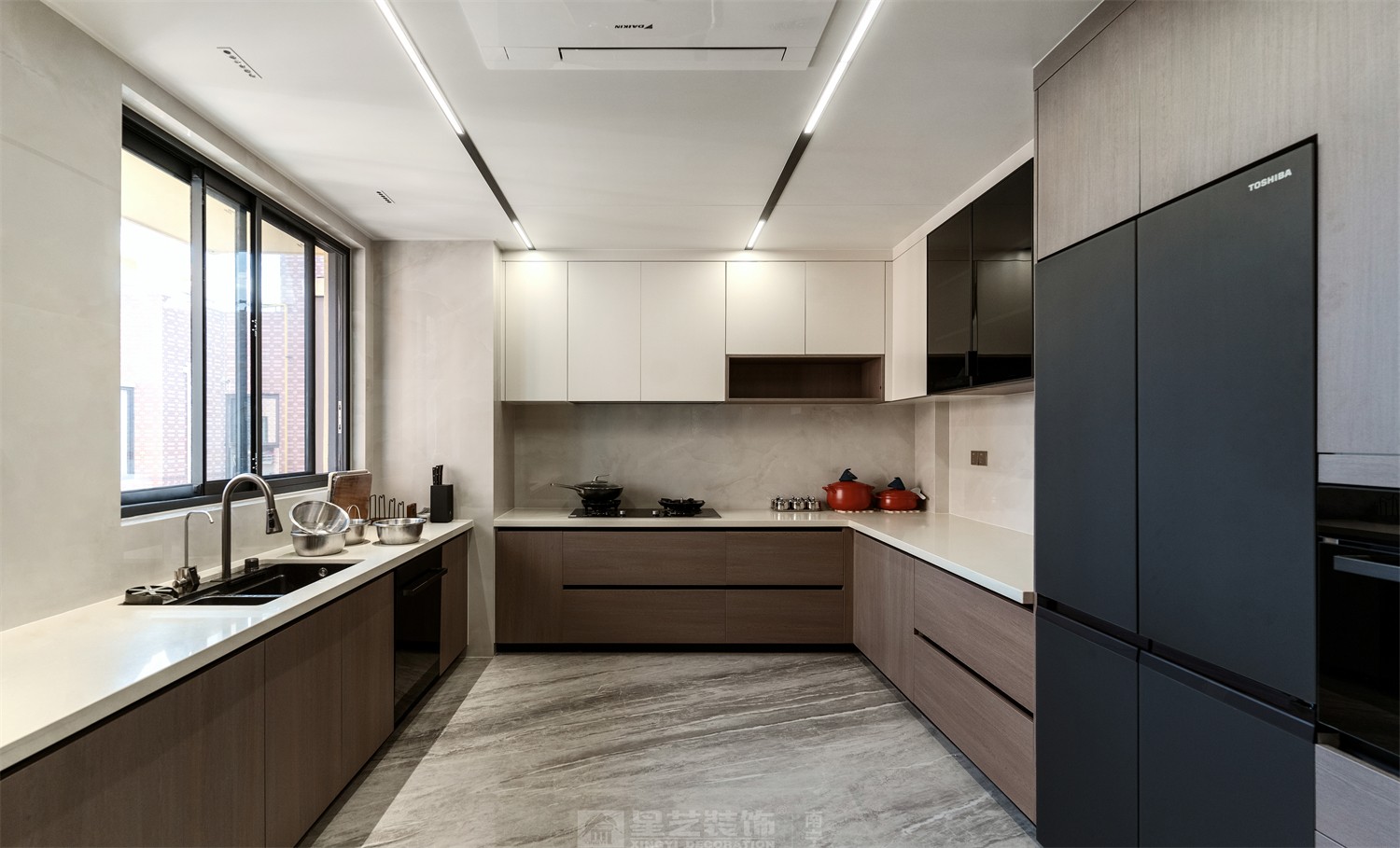 東方皇城260平簡約中式廚房完工裝修實(shí)景圖