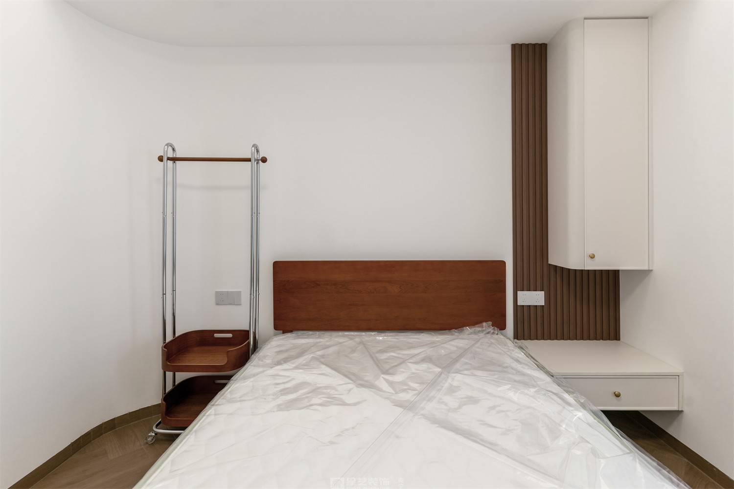 華潤中山府113平法式中古臥室裝修完工實景圖