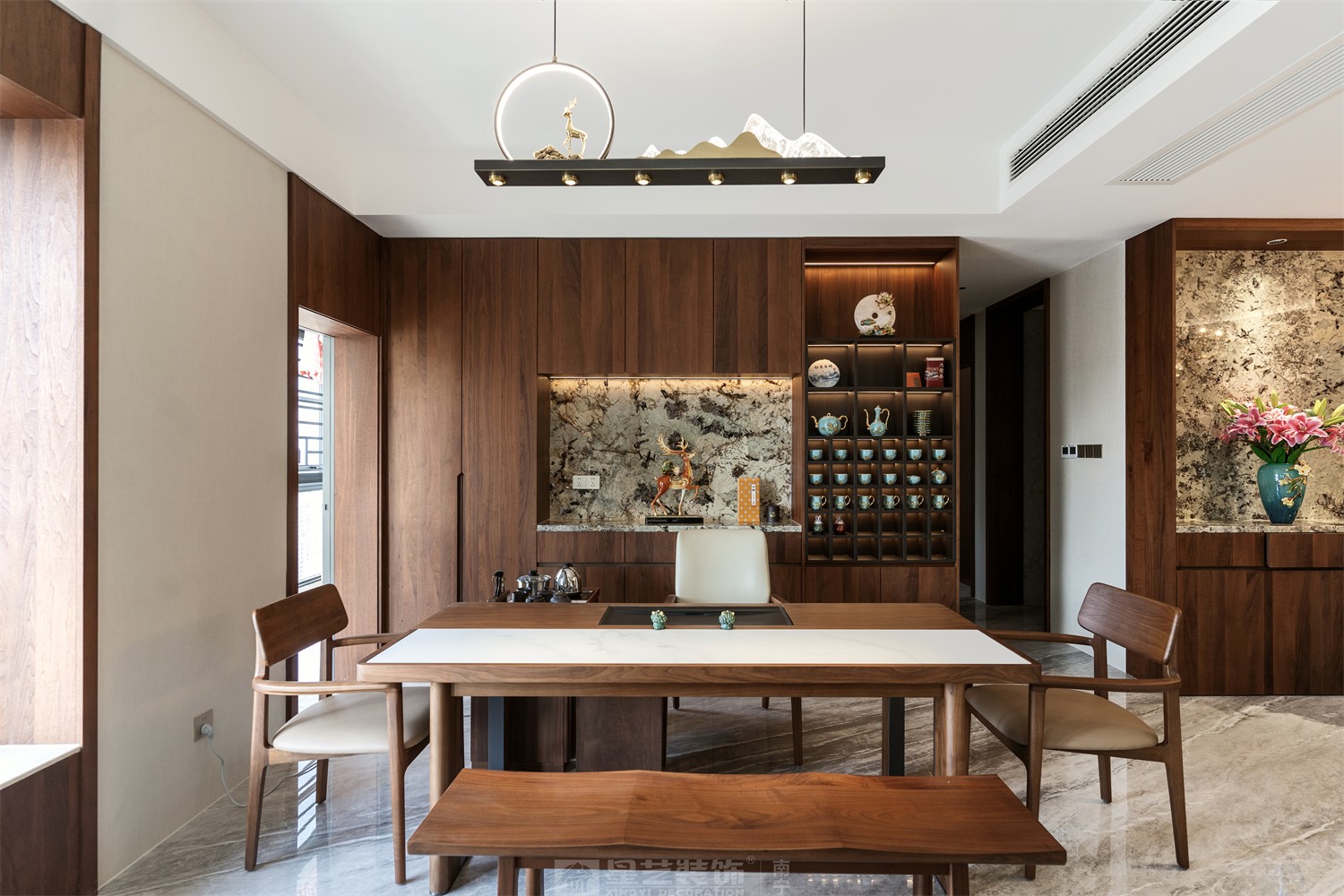 東方皇城260平簡約中式陽臺完工裝修實(shí)景圖