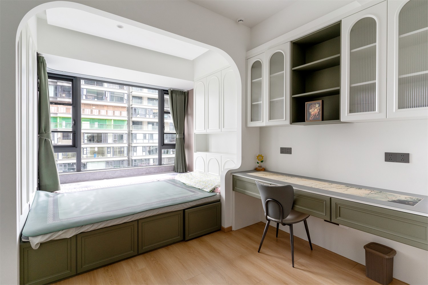 建發(fā)縵云210平新中式臥室裝修完工實景圖